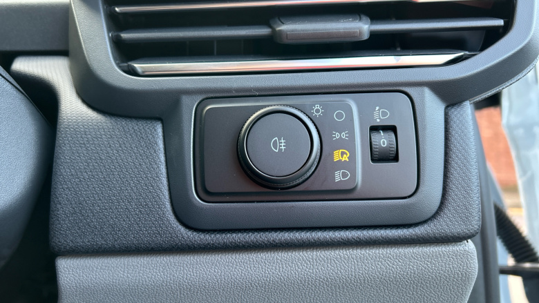 Ford Tourneo Custom 320 L1 Diesel Fwd 2.0 EcoBlue 136ps H1 Titanium 8 seater Auto